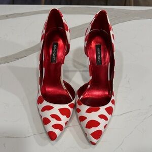 Nine West Folowe d’Orsay Pointy Toe Pumps 7M Lips kiss pattern